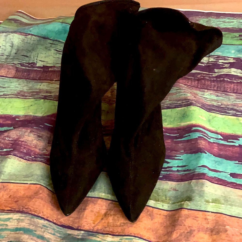 Black heel boots